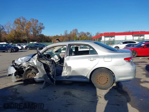 ✅ 2011 Toyota Corolla LE • VIN: JTDBU4EE6BJ088252 • Lot: 43646045. Wystawiony na IAAI z przebiegiem 168 063 mil. Bezpłatny archiwum sprzedaży aukcyjnych z USA i szczegółowy raport historii pojazdu na DreamBid. Zdjęcie 14.