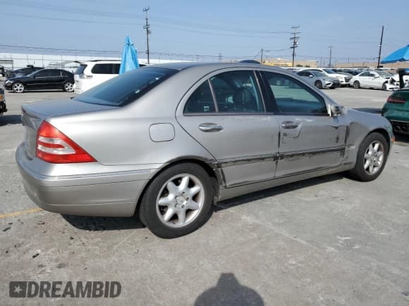 ✅ 2004 Mercedes-Benz C 320 • VIN: WDBRF64J34F447323 • Lot: 60122185. Listed on Copart with 141,758 mi. Free auction sales archive from the USA and detailed vehicle history report at DreamBid. Image 3.