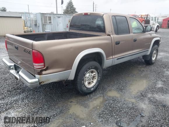 ✅ 2000 Dodge Dakota Sport • VIN: 1B7GG2AN2YS636242 • Lot: 43599442. Wystawiony na IAAI z przebiegiem 145 716 mil. Bezpłatny archiwum sprzedaży aukcyjnych z USA i szczegółowy raport historii pojazdu na DreamBid. Zdjęcie 4.