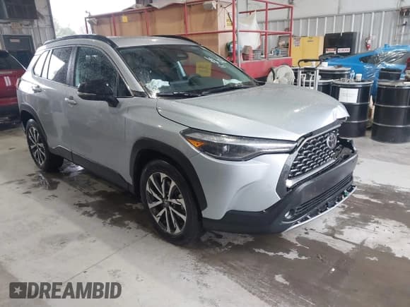 ✅ 2025 Toyota Corolla Cross XLE • VIN: 7MUEAAAG6SV129256 • Lot: 43863545. Listed on IAAI with 20,550 mi. Free auction sales archive from the USA and detailed vehicle history report at DreamBid. Image 1.