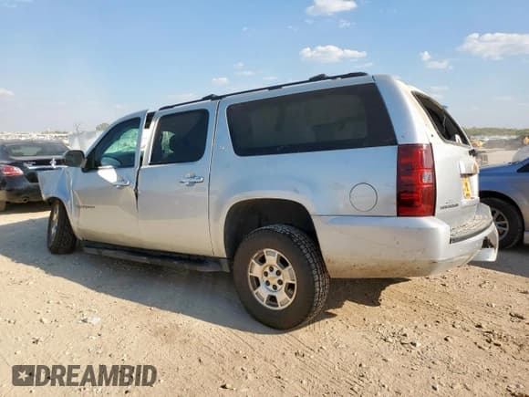 ✅ 2014 Chevrolet Suburban LT • VIN: 1GNSCJE0XER235725 • Лот: 84960925. Опубликован ранее на Copart с пробегом Не указан. Бесплатный доступ к архиву аукционных продаж из США и подробный отчёт об истории автомобиля на DreamBid. Изображение 2.