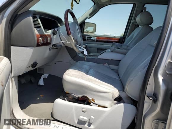 ✅ 2005 Lincoln Navigator Luxury • VIN: 5LMFU27555LJ22198 • Лот: 59389675. Опубликован ранее на Copart с пробегом Не указан. Бесплатный доступ к архиву аукционных продаж из США и подробный отчёт об истории автомобиля на DreamBid. Изображение 7.