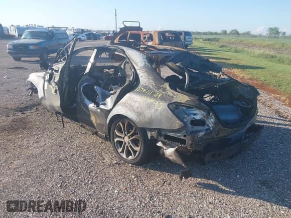 ✅ 2016 Mercedes-Benz C 300 • VIN: 55SWF4JB5GU144945 • Lot: 40372825. Wystawiony na IAAI z przebiegiem Nie podano. Bezpłatny archiwum sprzedaży aukcyjnych z USA i szczegółowy raport historii pojazdu na DreamBid. Zdjęcie 3.