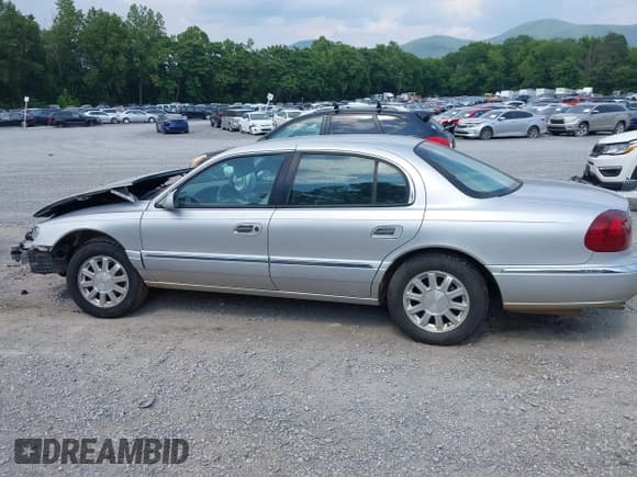 ✅ 1999 Lincoln Continental • VIN: 1LNHM97V5XY630004 • Лот: 42434619. Опубликован ранее на IAAI с пробегом 175 458 миль. Бесплатный доступ к архиву аукционных продаж из США и подробный отчёт об истории автомобиля на DreamBid. Изображение 15.