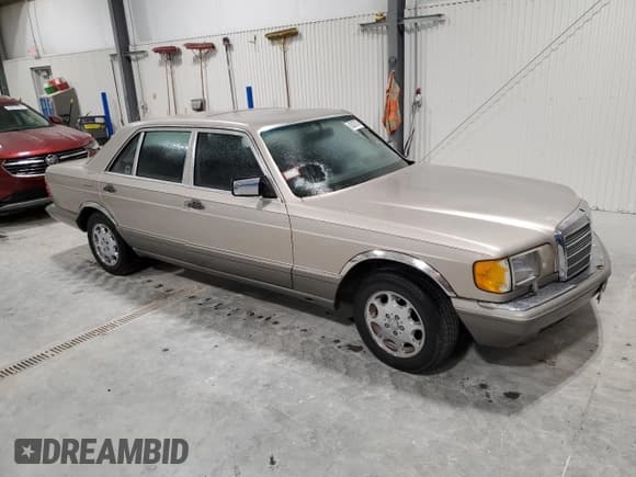 ✅ 1990 Mercedes-Benz 560 • VIN: WDBCA39E7LA517710 • Lot: 85307074. Listed on Copart with 225,233 mi. Free auction sales archive from the USA and detailed vehicle history report at DreamBid. Image 4.