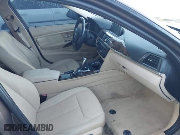 ✅ 2014 BMW 3 Series 320i • VIN: WBA3B1C53EK132425 • Лот: 43211383. Опубликован ранее на IAAI с пробегом 137 663 миль. Бесплатный доступ к архиву аукционных продаж из США и подробный отчёт об истории автомобиля на DreamBid. Изображение 5.