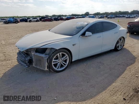 ✅ 2014 Tesla Model S 60 • VIN: 5YJSA1H19EFP30717 • Lot: 93514665. Wystawiony na Copart z przebiegiem 290 792 mil. Bezpłatny archiwum sprzedaży aukcyjnych z USA i szczegółowy raport historii pojazdu na DreamBid. Zdjęcie 1.