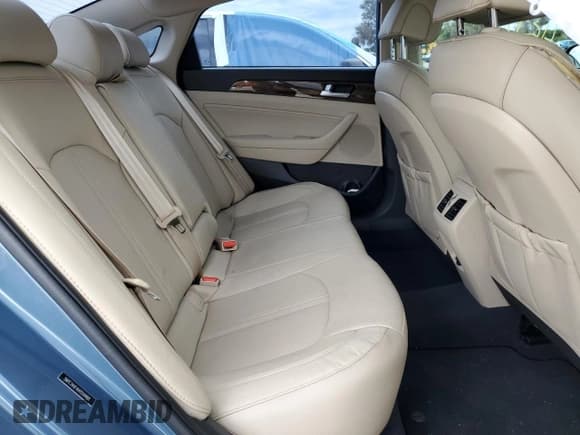 ✅ 2017 Hyundai Sonata Sport • VIN: 5NPE34AF4HH554468 • Lot: 61037842. Listed on Copart with 45,166 mi. Free auction sales archive from the USA and detailed vehicle history report at DreamBid. Image 6.