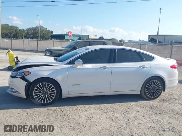 ✅ 2017 Ford Fusion Hybrid Titanium • VIN: 3FA6P0RU1HR138028 • Lot: 43725051. Listed on IAAI with 85,361 mi. Free auction sales archive from the USA and detailed vehicle history report at DreamBid. Image 14.