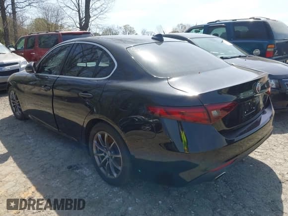 ✅ 2018 Alfa Romeo Giulia • VIN: ZARFAEBN7J7580536 • Lot: 41883289. Listed on IAAI with 87,776 mi. Free auction sales archive from the USA and detailed vehicle history report at DreamBid. Image 3.