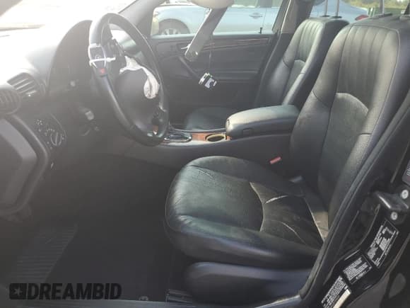 ✅ 2005 Mercedes-Benz C 320 • VIN: WDBRF84J25F709555 • Lot: 81077305. Wystawiony na Copart z przebiegiem 189 424 mil. Bezpłatny archiwum sprzedaży aukcyjnych z USA i szczegółowy raport historii pojazdu na DreamBid. Zdjęcie 7.