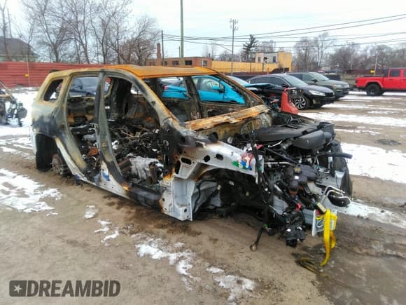 ✅ 2021 Jeep Grand Cherokee Overland • VIN: 1C4RJFCG3MC588271 • Lot: 41561063. Wystawiony na IAAI z przebiegiem Nie podano. Bezpłatny archiwum sprzedaży aukcyjnych z USA i szczegółowy raport historii pojazdu na DreamBid. Zdjęcie 1.