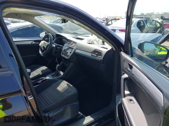 ✅ 2024 Volkswagen Tiguan S • VIN: 3VVRB7AX4RM117954 • Lot: 42887194. Listed on IAAI with Not provided. Free auction sales archive from the USA and detailed vehicle history report at DreamBid. Image 5.