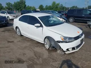 ✅ 2013 Volkswagen Jetta SE • VIN: 3VWBP7AJ3DM357533 • Лот: 42632409. Опубликован ранее на IAAI с пробегом 120 685 миль. Бесплатный доступ к архиву аукционных продаж из США и подробный отчёт об истории автомобиля на DreamBid. Изображение 1.