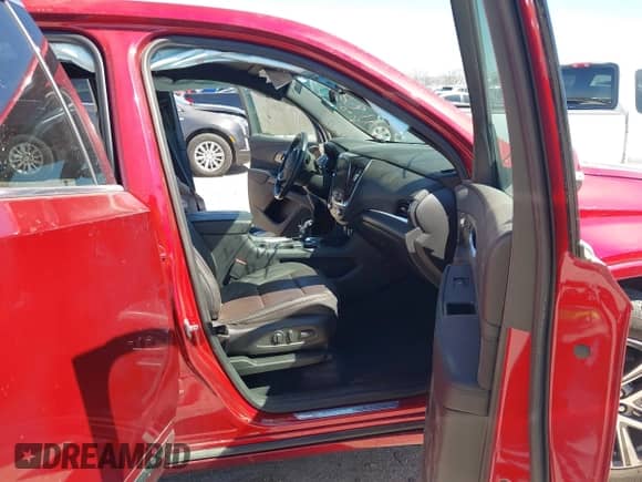 2022 Chevrolet Traverse High Country z VIN 1GNERNKW5NJ151841, wystawiony jako IAAI lot #41829843 z przebiegiem 24 758 mil mil oraz . Historia ofert i sprzedaży dostępna na DreamBid. Obrazek 5.