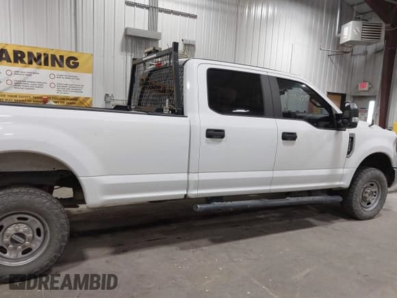 ✅ 2018 Ford F-250 XL • VIN: 1FT7W2B66JEB65713 • Lot: 43354288. Wystawiony na IAAI z przebiegiem 252 561 mil. Bezpłatny archiwum sprzedaży aukcyjnych z USA i szczegółowy raport historii pojazdu na DreamBid. Zdjęcie 13.