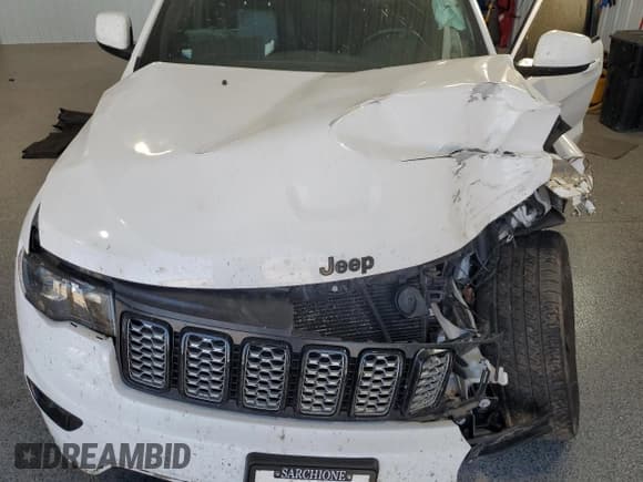 ✅ 2019 Jeep Grand Cherokee Altitude • VIN: 1C4RJFAG7KC759846 • Lot: 84902385. Wystawiony na Copart z przebiegiem 126 233 mil. Bezpłatny archiwum sprzedaży aukcyjnych z USA i szczegółowy raport historii pojazdu na DreamBid. Zdjęcie 12.