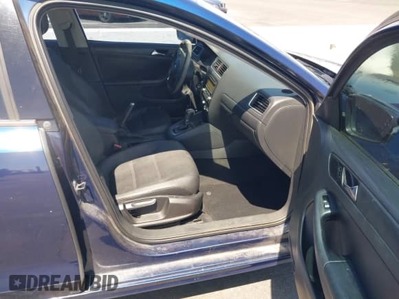 ✅ 2011 Volkswagen Jetta SE • VIN: 3VWDZ7AJ2BM340240 • Lot: 42726569. Wystawiony na IAAI z przebiegiem 74 044 mil. Bezpłatny archiwum sprzedaży aukcyjnych z USA i szczegółowy raport historii pojazdu na DreamBid. Zdjęcie 5.