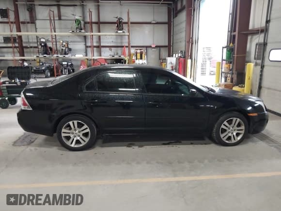 ✅ 2007 Ford Fusion SE • VIN: 3FAHP07Z97R275689 • Lot: 42040917. Wystawiony na IAAI z przebiegiem 183 886 mil. Bezpłatny archiwum sprzedaży aukcyjnych z USA i szczegółowy raport historii pojazdu na DreamBid. Zdjęcie 13.