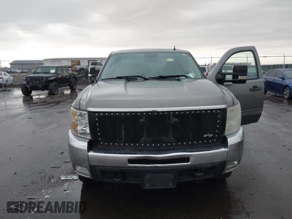 ✅ 2009 Chevrolet Silverado 2500HD LT • VIN: 1GCHK53K59F149540 • Lot: 43711692. Wystawiony na IAAI z przebiegiem 259 012 mil. Bezpłatny archiwum sprzedaży aukcyjnych z USA i szczegółowy raport historii pojazdu na DreamBid. Zdjęcie 6.