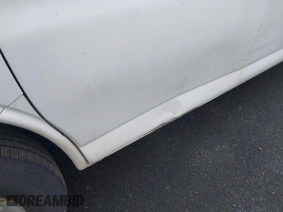 ✅ 2015 Chevrolet Express Cargo • VIN: 1GCWGFCF6F1143899 • Lot: 42993006. Wystawiony na IAAI z przebiegiem 151 900 mil. Bezpłatny archiwum sprzedaży aukcyjnych z USA i szczegółowy raport historii pojazdu na DreamBid. Zdjęcie 6.