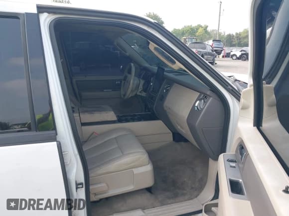 ✅ 2009 Ford Expedition Max SSV • VIN: 1FMFK16529EB27261 • Lot: 42913289. Wystawiony na IAAI z przebiegiem 157 020 mil. Bezpłatny archiwum sprzedaży aukcyjnych z USA i szczegółowy raport historii pojazdu na DreamBid. Zdjęcie 5.