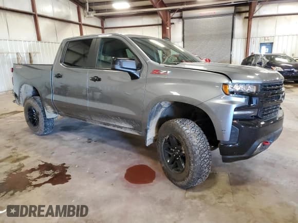 ✅ 2021 Chevrolet Silverado 1500 LT Trail Boss • VIN: 1GCPYFED9MZ120595 • Lot: 60893874. Wystawiony na Copart z przebiegiem 68 092 mil. Bezpłatny archiwum sprzedaży aukcyjnych z USA i szczegółowy raport historii pojazdu na DreamBid. Zdjęcie 4.