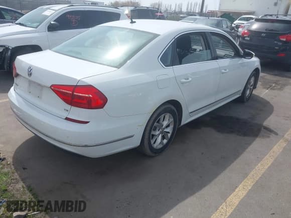 ✅ 2016 Volkswagen Passat S • VIN: 1VWAS7A36GC019397 • Лот: 41986217. Опубликован ранее на IAAI с пробегом 188 382 миль. Бесплатный доступ к архиву аукционных продаж из США и подробный отчёт об истории автомобиля на DreamBid. Изображение 4.