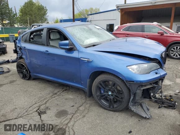 ✅ 2014 BMW X6 M • VIN: 5YMGZ0C53E0C40561 • Lot: 61092915. Wystawiony na Copart z przebiegiem Nie podano. Bezpłatny archiwum sprzedaży aukcyjnych z USA i szczegółowy raport historii pojazdu na DreamBid. Zdjęcie 4.