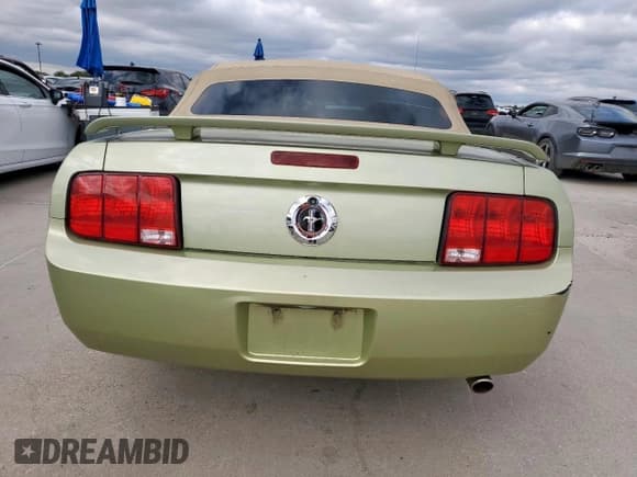 ✅ 2005 Ford Mustang Deluxe • VIN: 1ZVFT84N355203073 • Lot: 85392945. Listed on Copart with 189,860 mi. Free auction sales archive from the USA and detailed vehicle history report at DreamBid. Image 6.