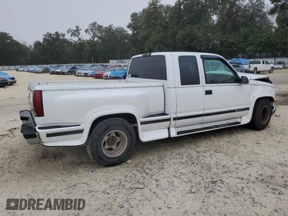 ✅ 1997 Chevrolet Silverado 1500 • VIN: 2GCEC19M5V1127329 • Lot: 84626874. Wystawiony na Copart z przebiegiem 225 705 mil. Bezpłatny archiwum sprzedaży aukcyjnych z USA i szczegółowy raport historii pojazdu na DreamBid. Zdjęcie 3.