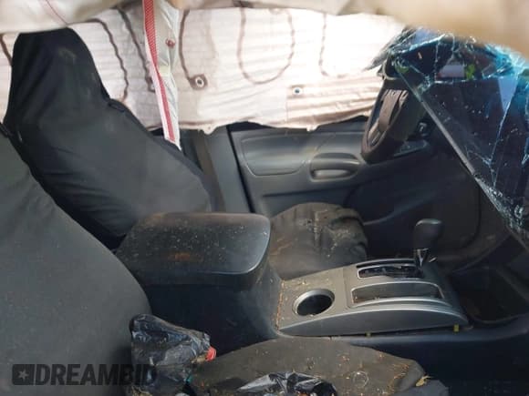 ✅ 2014 Toyota Tacoma PreRunner • VIN: 5TFJU4GN8EX057773 • Lot: 42020511. Listed on IAAI with 228,730 mi. Free auction sales archive from the USA and detailed vehicle history report at DreamBid. Image 5.