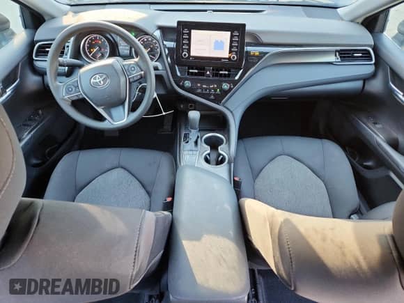 2023 Toyota Camry LE z VIN 4T1C11AK0PU125966, wystawiony jako Copart lot #86100275 z przebiegiem 45 899 mil mil oraz Szkoda całkowita • Salvage title. Historia ofert i sprzedaży dostępna na DreamBid. Obrazek 8.