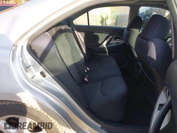 ✅ 2007 Toyota Camry LE • VIN: 4T1BE46K77U527946 • Lot: 43636757. Wystawiony na IAAI z przebiegiem 133 445 mil. Bezpłatny archiwum sprzedaży aukcyjnych z USA i szczegółowy raport historii pojazdu na DreamBid. Zdjęcie 8.