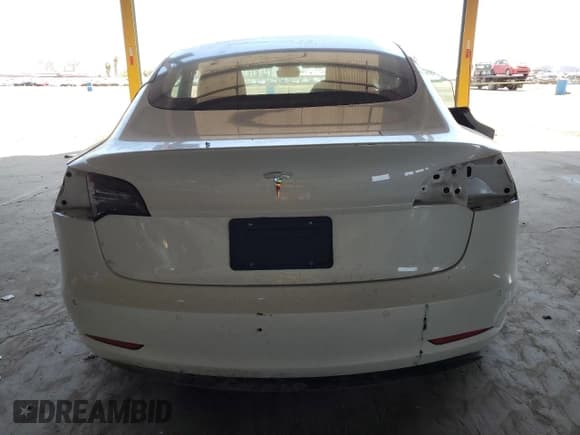 ✅ 2022 Tesla Model 3 • VIN: 5YJ3E1EA8NF102208 • Lot: 67029715. Wystawiony na Copart z przebiegiem 21 529 mil. Bezpłatny archiwum sprzedaży aukcyjnych z USA i szczegółowy raport historii pojazdu na DreamBid. Zdjęcie 6.
