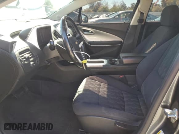 ✅ 2013 Chevrolet Volt • VIN: 1G1RE6E43DU122883 • Lot: 71646124. Wystawiony na Copart z przebiegiem 127 840 mil. Bezpłatny archiwum sprzedaży aukcyjnych z USA i szczegółowy raport historii pojazdu na DreamBid. Zdjęcie 7.