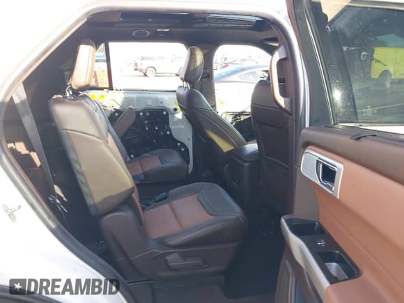 ✅ 2022 Ford Explorer King Ranch • VIN: 1FM5K8LC4NGC02872 • Lot: 41890290. Wystawiony na IAAI z przebiegiem 46 646 mil. Bezpłatny archiwum sprzedaży aukcyjnych z USA i szczegółowy raport historii pojazdu na DreamBid. Zdjęcie 8.
