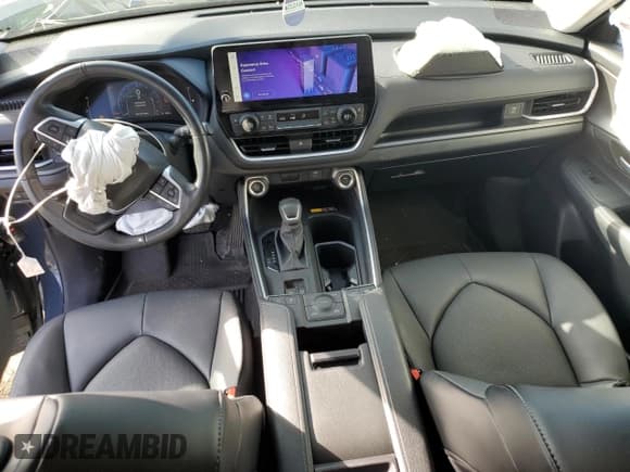 ✅ 2024 Toyota Highlander Platinum • VIN: 5TDAAAB50RS014653 • Lot: 93714005. Listed on Copart with 39,625 mi. Free auction sales archive from the USA and detailed vehicle history report at DreamBid. Image 8.