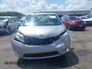 ✅ 2015 Toyota Sienna XLE • VIN: 5TDYK3DC5FS685735 • Lot: 42139229. Wystawiony na IAAI z przebiegiem 87 694 mil. Bezpłatny archiwum sprzedaży aukcyjnych z USA i szczegółowy raport historii pojazdu na DreamBid. Zdjęcie 12.