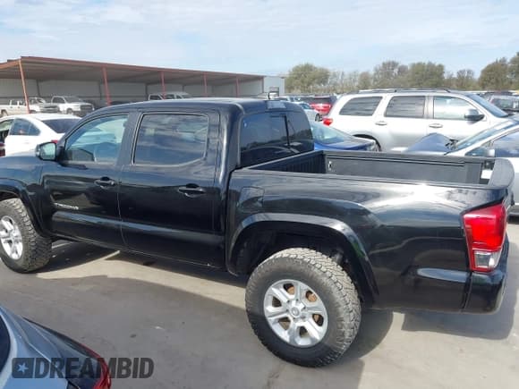 ✅ 2017 Toyota Tacoma TRD Sport • VIN: 5TFCZ5AN1HX102226 • Lot: 43819424. Wystawiony na IAAI z przebiegiem 64 015 mil. Bezpłatny archiwum sprzedaży aukcyjnych z USA i szczegółowy raport historii pojazdu na DreamBid. Zdjęcie 14.
