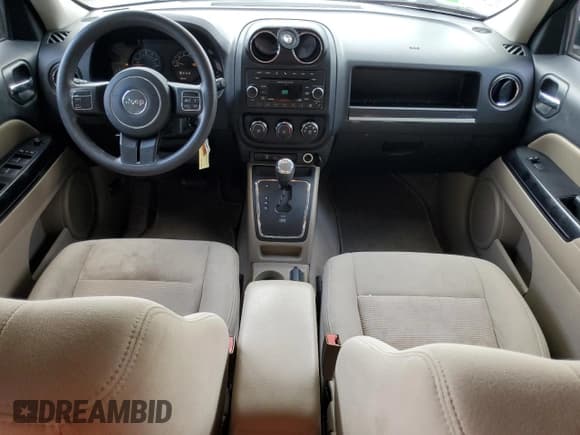 ✅ 2015 Jeep Patriot Sport • VIN: 1C4NJPBA5FD156912 • Lot: 58123725. Wystawiony na Copart z przebiegiem 102 525 mil. Bezpłatny archiwum sprzedaży aukcyjnych z USA i szczegółowy raport historii pojazdu na DreamBid. Zdjęcie 8.