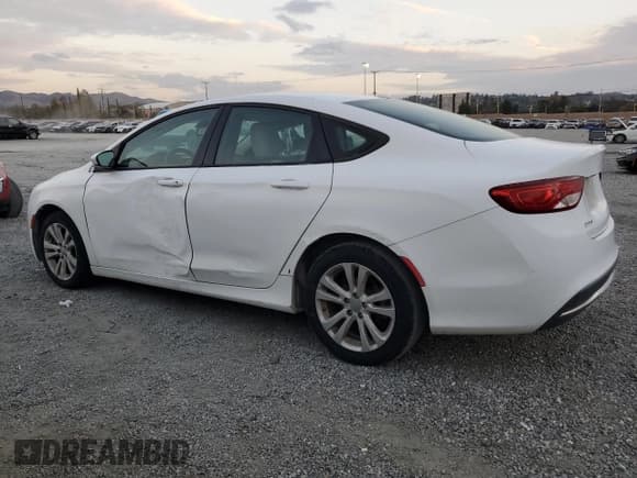 ✅ 2015 Chrysler 200 Limited • VIN: 1C3CCCABXFN607609 • Lot: 92898305. Wystawiony na Copart z przebiegiem 104 068 mil. Bezpłatny archiwum sprzedaży aukcyjnych z USA i szczegółowy raport historii pojazdu na DreamBid. Zdjęcie 2.
