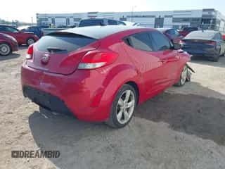 2014 Hyundai Veloster z VIN KMHTC6AD3EU199372, wystawiony jako IAAI lot #43236218 z przebiegiem 145 635 mil mil oraz . Historia ofert i sprzedaży dostępna na DreamBid. Obrazek 4.