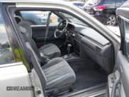 ✅ 1988 Toyota Camry LE • VIN: JT2SV22E9J3261621 • Lot: 42543098. Wystawiony na IAAI z przebiegiem 154 582 mil. Bezpłatny archiwum sprzedaży aukcyjnych z USA i szczegółowy raport historii pojazdu na DreamBid. Zdjęcie 5.