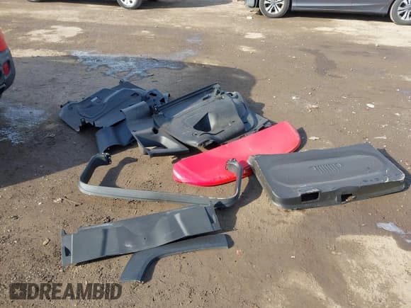 ✅ 2021 Jeep Renegade Latitude • VIN: ZACNJDBB4MPM33455 • Lot: 43762022. Wystawiony na IAAI z przebiegiem 42 868 mil. Bezpłatny archiwum sprzedaży aukcyjnych z USA i szczegółowy raport historii pojazdu na DreamBid. Zdjęcie 12.