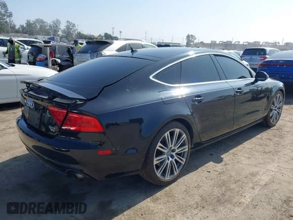 ✅ 2014 Audi A7 Premium Plus • VIN: WAUWGAFC6EN074723 • Lot: 43518756. Wystawiony na IAAI z przebiegiem 145 379 mil. Bezpłatny archiwum sprzedaży aukcyjnych z USA i szczegółowy raport historii pojazdu na DreamBid. Zdjęcie 4.