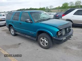 ✅ 1996 Chevrolet Blazer • VIN: 1GNDT13W7T2110686 • Lot: 42061419. Wystawiony na IAAI z przebiegiem 160 059 mil. Bezpłatny archiwum sprzedaży aukcyjnych z USA i szczegółowy raport historii pojazdu na DreamBid. Zdjęcie 1.