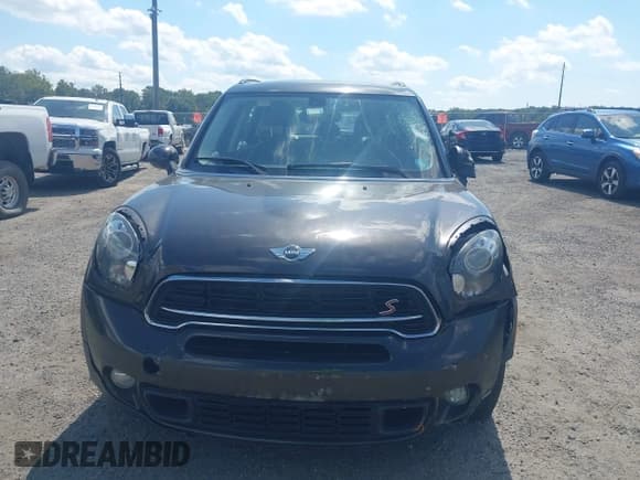 ✅ 2015 MINI Countryman S • VIN: WMWZC5C5XFWT38155 • Lot: 43134965. Listed on IAAI with 190,711 mi. Free auction sales archive from the USA and detailed vehicle history report at DreamBid. Image 12.