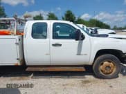 ✅ 2012 Chevrolet Silverado 2500HD • VIN: 1GB2KVCG0CZ253378 • Lot: 42311906. Wystawiony na IAAI z przebiegiem Nie podano. Bezpłatny archiwum sprzedaży aukcyjnych z USA i szczegółowy raport historii pojazdu na DreamBid. Zdjęcie 13.