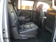 ✅ 2017 Chevrolet Suburban Premier • VIN: 1GNSKJKC6HR354832 • Lot: 75395084. Wystawiony na Copart z przebiegiem 74 189 mil. Bezpłatny archiwum sprzedaży aukcyjnych z USA i szczegółowy raport historii pojazdu na DreamBid. Zdjęcie 11.
